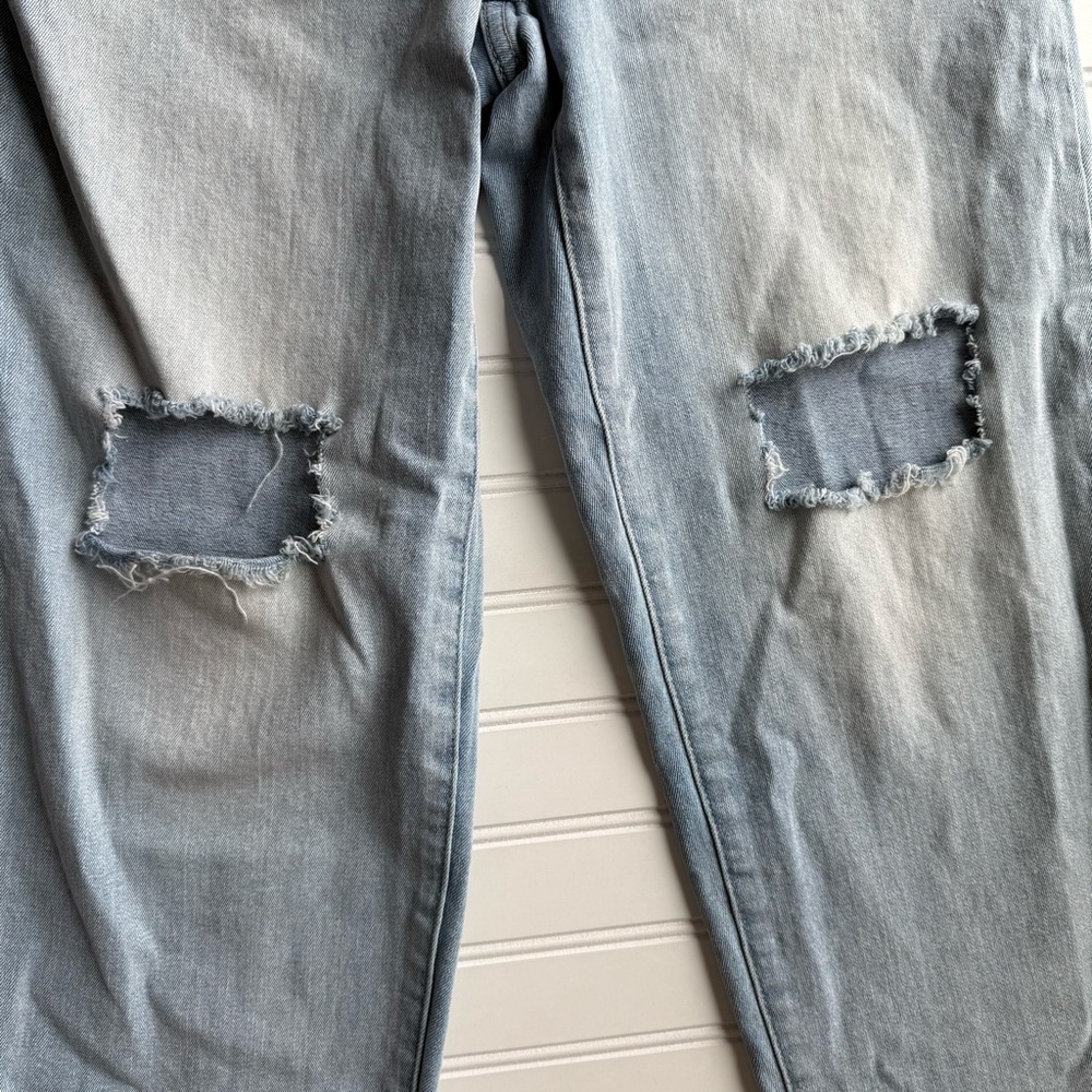 Vera Wang distressed Boyfriend Cropped Denim Jeans Light Blue Size 8 Mid Rise - Picture 6 of 9